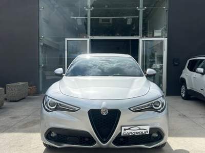 Alfa Romeo Stelvio unico proprietario un anno di garanzia Argento usata Tolentino