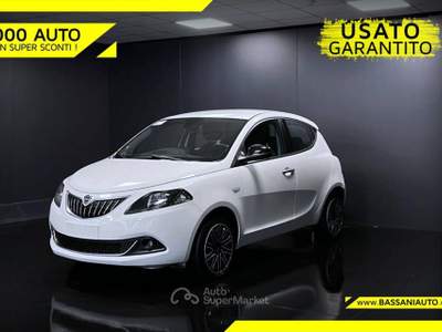 Lancia Ypsilon 1.0 FireFly 5 porte S&S Hybrid Ecochic Gold Bianco usata Arsiè