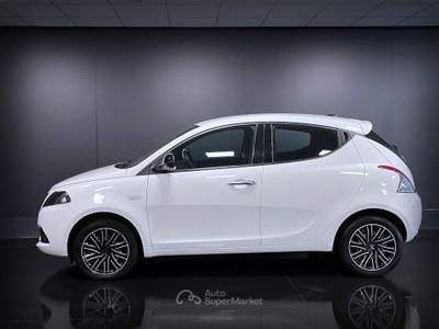 Lancia Ypsilon 1.0 FireFly 5 porte S&S Hybrid Ecochic Gold Bianco usata Arsiè