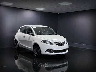 Lancia Ypsilon 1.0 FireFly 5 porte S&S Hybrid Ecochic Gold Bianco usata Arsiè