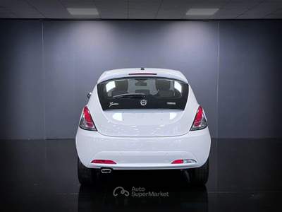 Lancia Ypsilon 1.0 FireFly 5 porte S&S Hybrid Ecochic Gold Bianco usata Arsiè