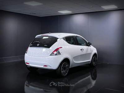 Lancia Ypsilon 1.0 FireFly 5 porte S&S Hybrid Ecochic Gold Bianco usata Arsiè