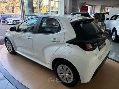 Toyota Yaris 1.5 Hybrid 5 porte Active Bianco usata Novi Ligure
