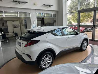 Toyota C-HR 1.8 Hybrid E-CVT Active Bianco usata Novi Ligure
