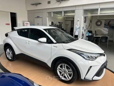 Toyota C-HR 1.8 Hybrid E-CVT Active Bianco usata Novi Ligure