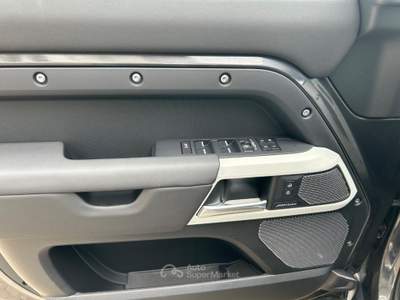 Land Rover Defender 110 3.0D I6 200 CV AWD Auto X-Dynamic SE Grigio usata Garbagnate Monastero