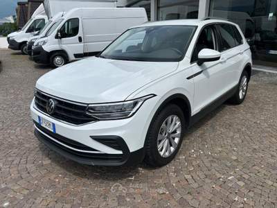 Volkswagen Tiguan 2.0 TDI 150 CV SCR DSG Life Bianco usata Garbagnate Monastero