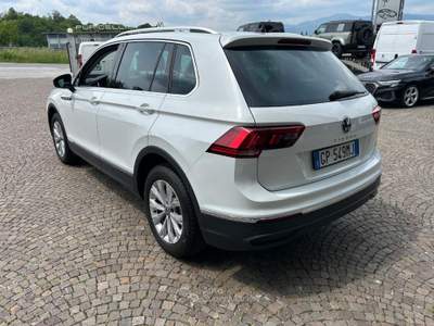 Volkswagen Tiguan 2.0 TDI 150 CV SCR DSG Life Bianco usata Garbagnate Monastero