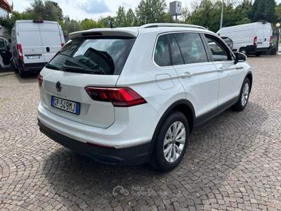 Volkswagen Tiguan 2.0 TDI 150 CV SCR DSG Life Bianco usata Garbagnate Monastero