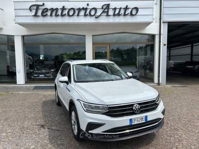 Volkswagen Tiguan 2.0 TDI 150 CV SCR DSG Life Bianco usata Garbagnate Monastero