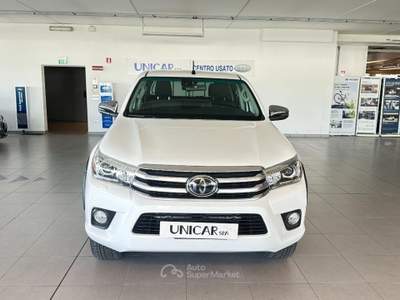 Toyota Hilux 2.400 DIESEL 150 CV COMFORT 4WD C.AUTO Bianco usata Alba