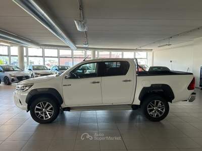 Toyota Hilux 2.400 DIESEL 150 CV COMFORT 4WD C.AUTO Bianco usata Alba