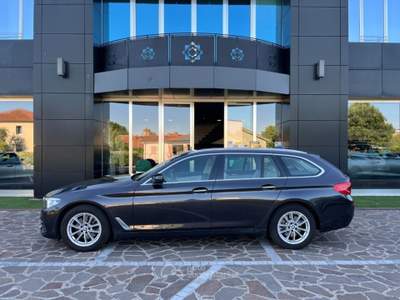 BMW Serie 5 520d d Touring Luxury 190cv StepTronic Gancio Traino Nero usata Noventa Vicentina