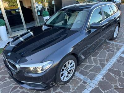BMW Serie 5 520d d Touring Luxury 190cv StepTronic Gancio Traino Nero usata Noventa Vicentina