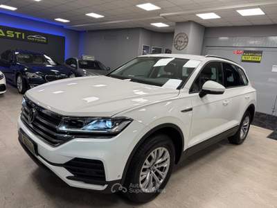 Volkswagen Touareg 3.0 V6 TDI SCR Elegance IVA ESPOSTA Bianco usata Bolzano