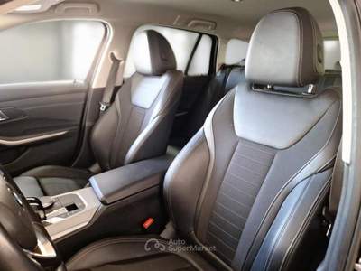 BMW Serie 3 318d BMW SERIE 3 318D 48V BUSINESS ADVANTAGE TOURING AUTO STATION WAGON usata Verona