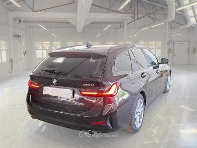 BMW Serie 3 318d BMW SERIE 3 318D 48V BUSINESS ADVANTAGE TOURING AUTO STATION WAGON usata Verona