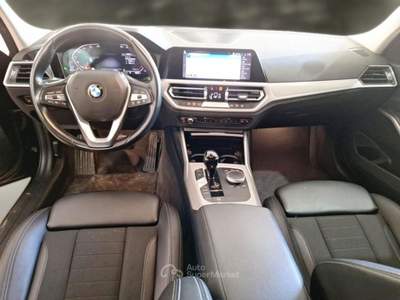 BMW Serie 3 318d BMW SERIE 3 318D 48V BUSINESS ADVANTAGE TOURING AUTO STATION WAGON usata Verona