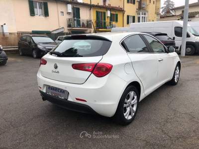 Alfa Romeo Giulietta 1.6 JTDm-2 105 CV Distinctive Bianco usata Firenze
