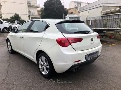 Alfa Romeo Giulietta 1.6 JTDm-2 105 CV Distinctive Bianco usata Firenze