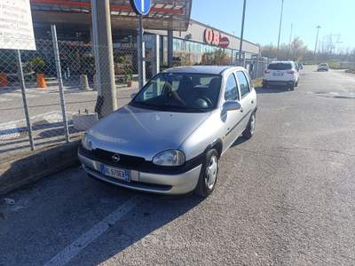 Opel Corsa ottime  condizioni , revisione bolllo pagato Argento usata pesaro