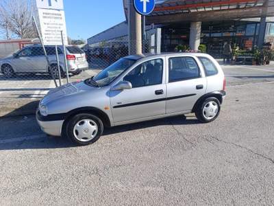 Opel Corsa ottime  condizioni , revisione bolllo pagato Argento usata pesaro