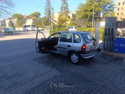 Opel Corsa ottime  condizioni , revisione bolllo pagato Argento usata pesaro