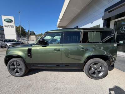 Land Rover Defender 110 3.0D I6 200 CV AWD Auto X-Dynamic SE Verde usata Potenza
