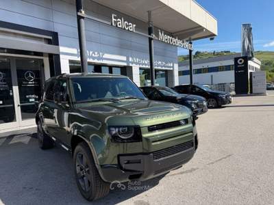 Land Rover Defender 110 3.0D I6 200 CV AWD Auto X-Dynamic SE Verde usata Potenza