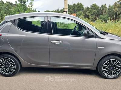 Lancia Ypsilon Ypsilon 1.0 FireFly 5 porte S&S Hybrid Ecochic Gold Grigio usata Cassano delle Murge