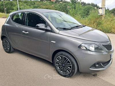Lancia Ypsilon Ypsilon 1.0 FireFly 5 porte S&S Hybrid Ecochic Gold Grigio usata Cassano delle Murge
