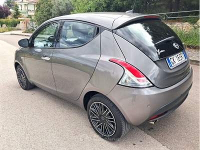 Lancia Ypsilon Ypsilon 1.0 FireFly 5 porte S&S Hybrid Ecochic Gold Grigio usata Cassano delle Murge