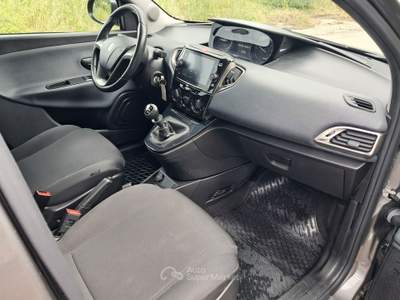Lancia Ypsilon Ypsilon 1.0 FireFly 5 porte S&S Hybrid Ecochic Gold Grigio usata Cassano delle Murge