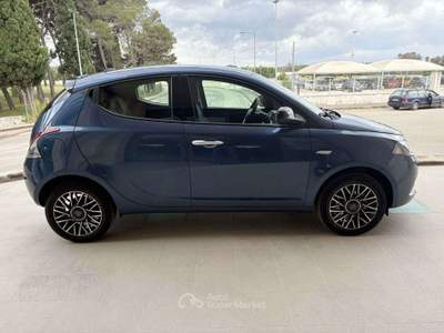 Lancia Ypsilon 1.0 FireFly 5 porte S&S Hybrid Gold 5 posti Blu/Azzurro usata Carovigno