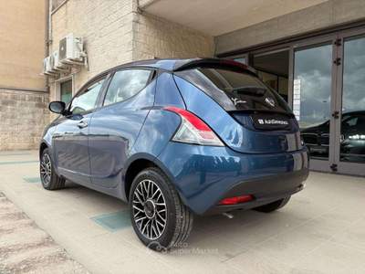 Lancia Ypsilon 1.0 FireFly 5 porte S&S Hybrid Gold 5 posti Blu/Azzurro usata Carovigno