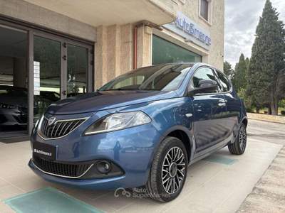 Lancia Ypsilon 1.0 FireFly 5 porte S&S Hybrid Gold 5 posti Blu/Azzurro usata Carovigno
