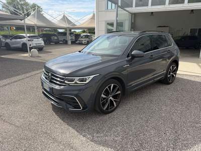 Volkswagen Tiguan Tiguan II 2.0 tdi R-Line 4motion 150cv dsg Grigio usata Ferrara