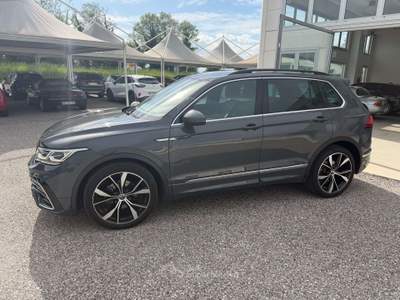 Volkswagen Tiguan Tiguan II 2.0 tdi R-Line 4motion 150cv dsg Grigio usata Ferrara