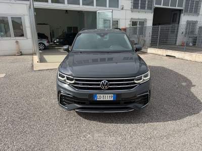 Volkswagen Tiguan Tiguan II 2.0 tdi R-Line 4motion 150cv dsg Grigio usata Ferrara