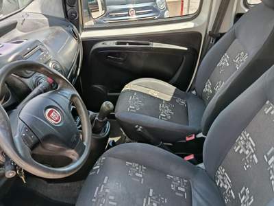 Fiat QUBO 75 CV MyLife motore un orologio Bianco usata Altamura