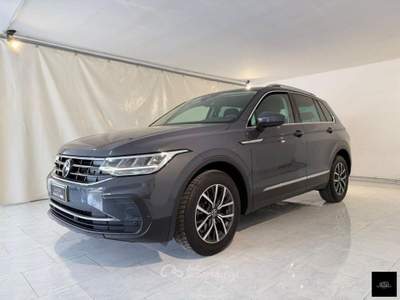Volkswagen Tiguan 2.0 TDI DSG Style BMT Grigio usata San Giuseppe Vesuviano