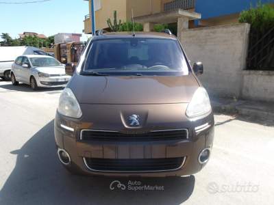 Peugeot Partner TEPEE 1.6 e-hdi Outdoor s&s 92cv usata Ribera