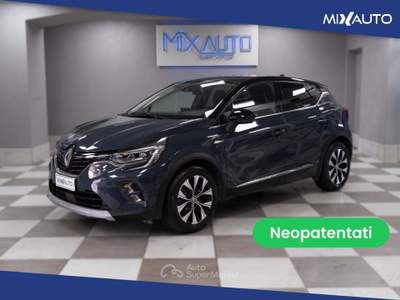 Renault Captur 1.6 E-Tech Full Hybrid Techno 145CV Auto Grigio usata Latina