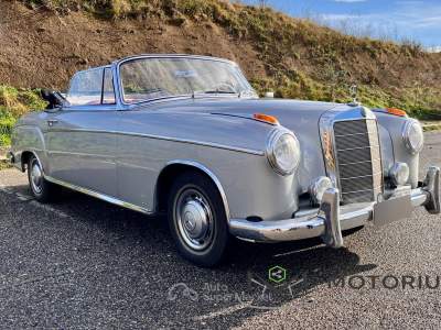Mercedes-Benz 220 S Cabriolet Argento usata Roma
