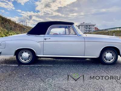 Mercedes-Benz 220 S Cabriolet Argento usata Roma