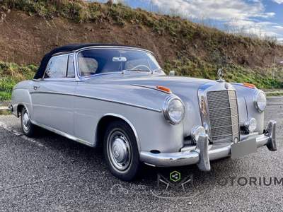 Mercedes-Benz 220 S Cabriolet Argento usata Roma