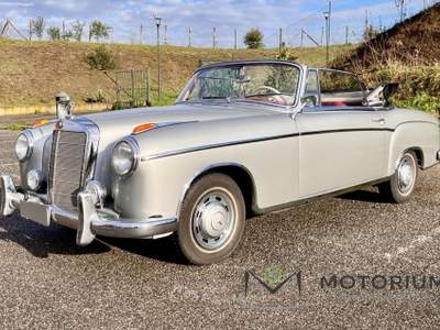 Mercedes-Benz 220 S Cabriolet Argento usata Roma