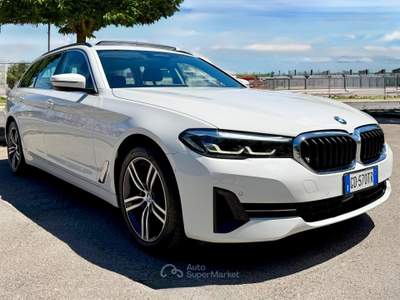 BMW Serie 5 520d 520d Touring xDrive 190CV TETTO/TELAIO ADATTIVO Bianco usata Altamura