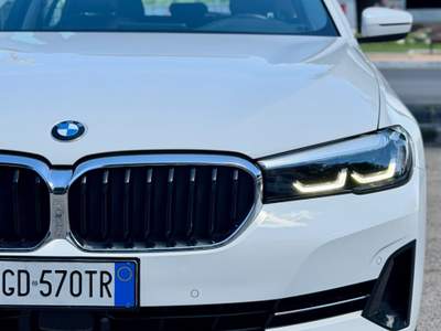 BMW Serie 5 520d 520d Touring xDrive 190CV TETTO/TELAIO ADATTIVO Bianco usata Altamura