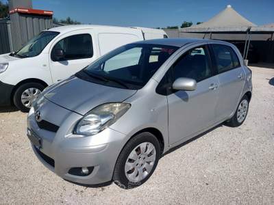 Toyota Yaris 5 porte Sol Argento usata Valenzano